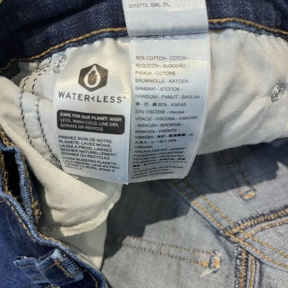 Levi's Mid-Length Shorts Women Size 27 Blue Medium Wash Mid-Rise Cuffed Denim - Picture 6 of 9